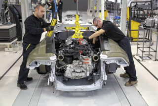 Illustration for article titled El minucioso proceso de construir un Lamborghini, foto a foto